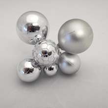 Load image into Gallery viewer, Silver Wreath Decorator Kit